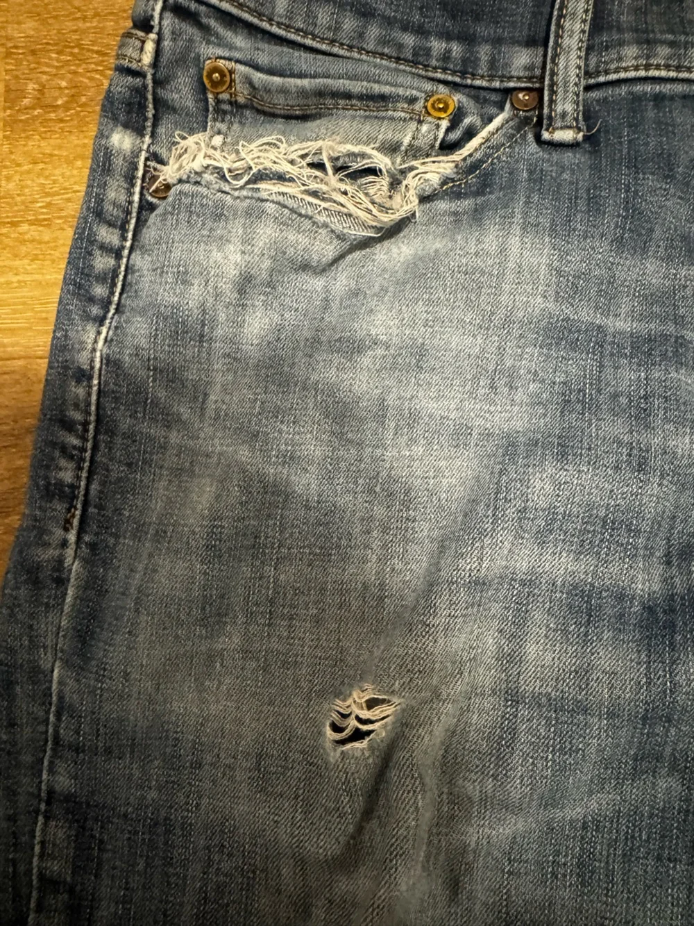 Lucky Brand Men’s Faded Blue Straight Jeans